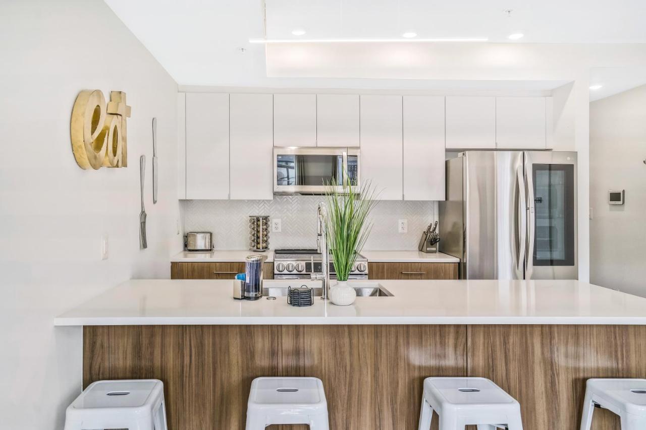 Luxurious And Stylish 2 Bedroom 2 Bathroom Apartment Washington