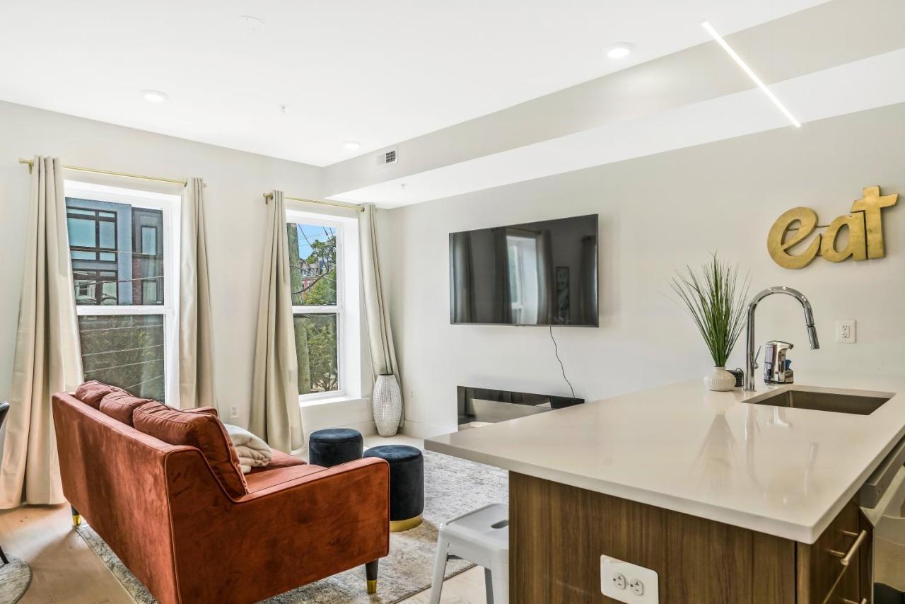 Luxurious And Stylish 2 Bedroom 2 Bathroom Washington