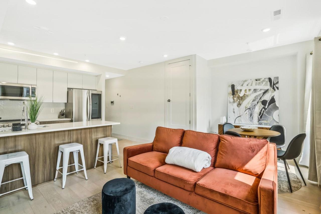 Luxurious And Stylish 2 Bedroom 2 Bathroom Washington