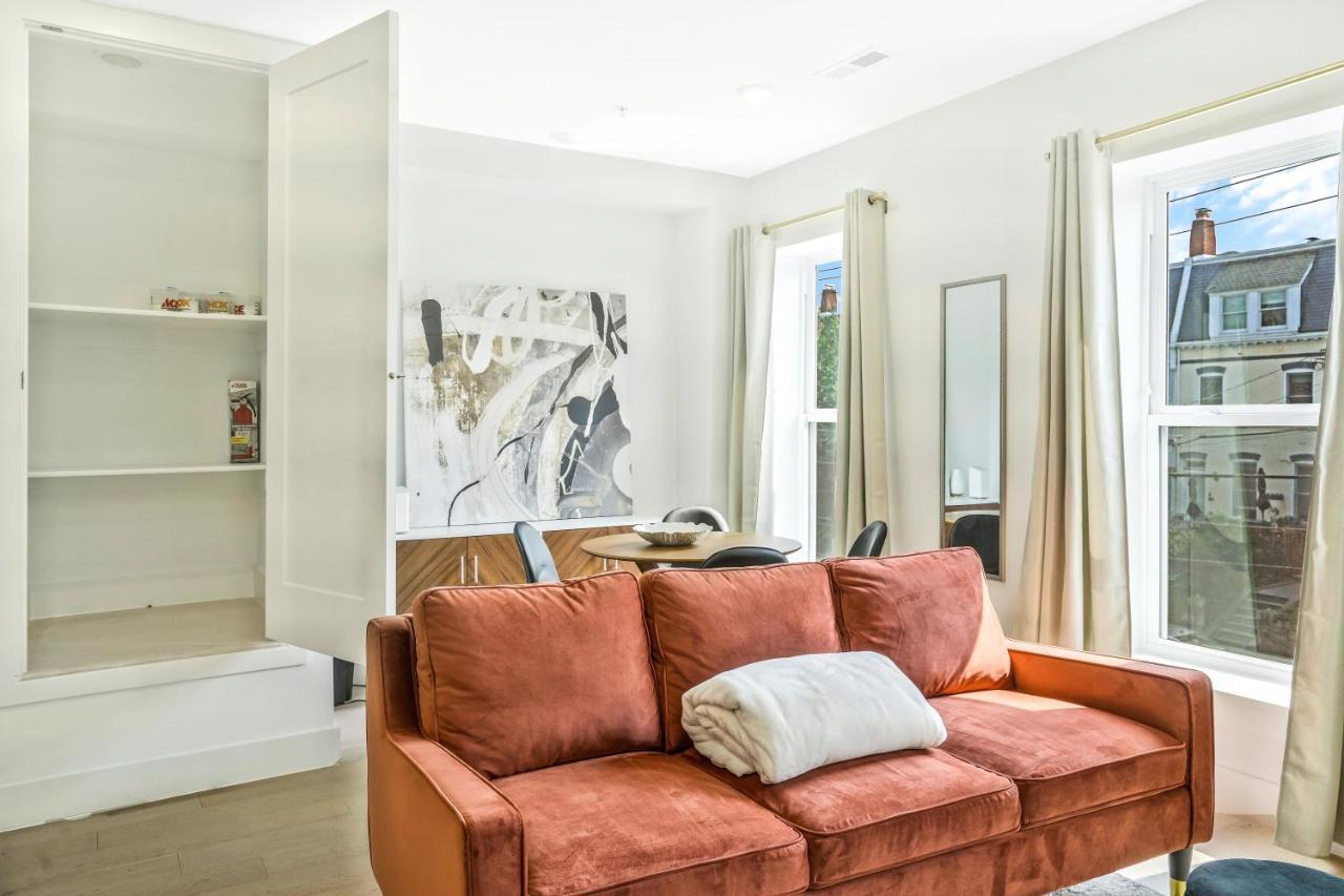 Luxurious And Stylish 2 Bedroom 2 Bathroom Apartment *