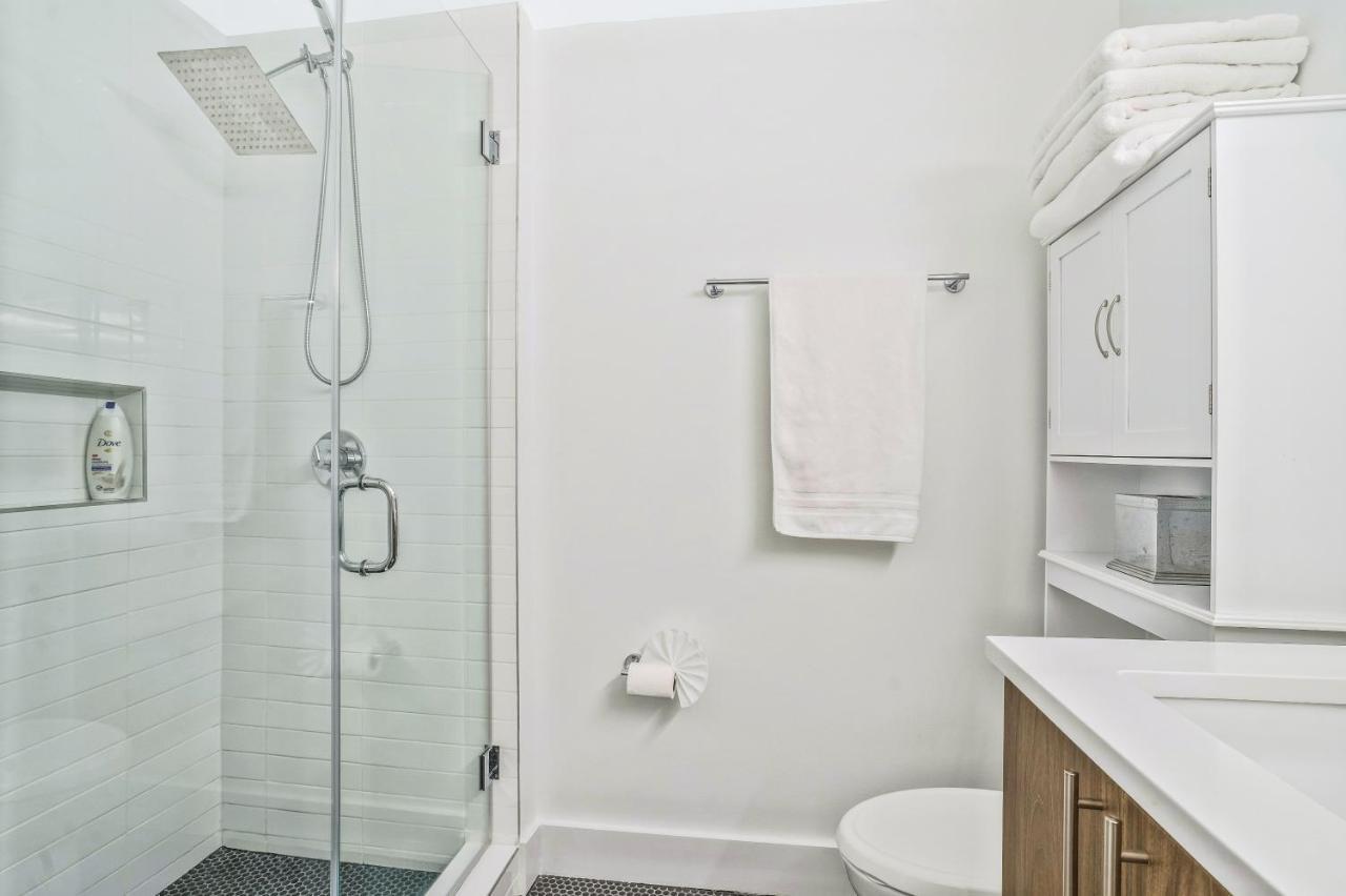Luxurious And Stylish 2 Bedroom 2 Bathroom Apartment Washington