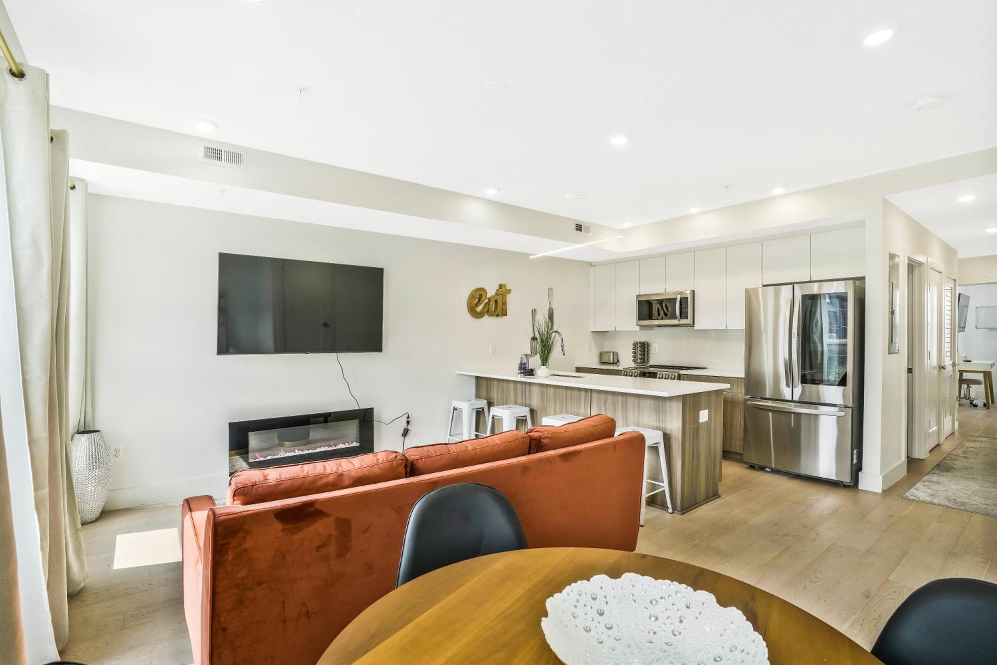 Apartment Luxurious And Stylish 2 Bedroom 2 Bathroom