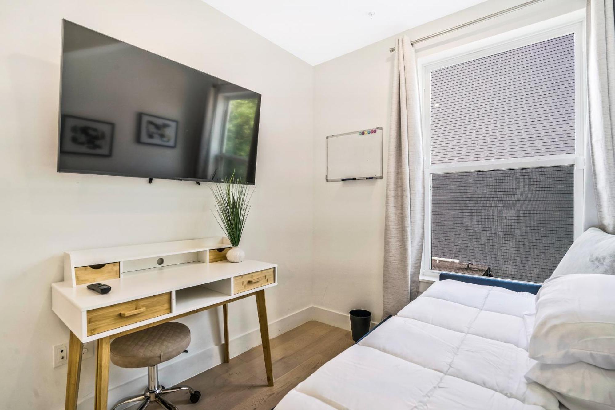 Luxurious And Stylish 2 Bedroom 2 Bathroom Apartment